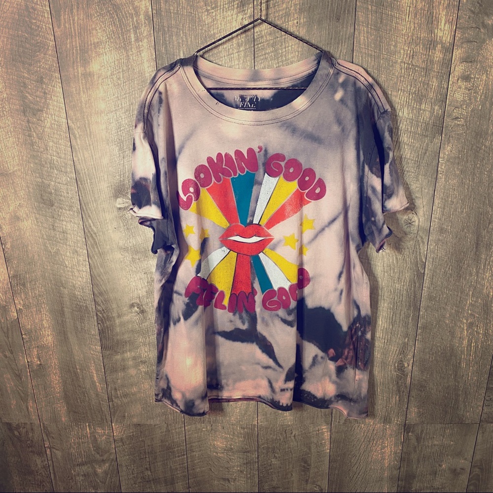 🤍 Distressed T-shirt 🤍